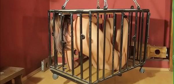  Cage torture
